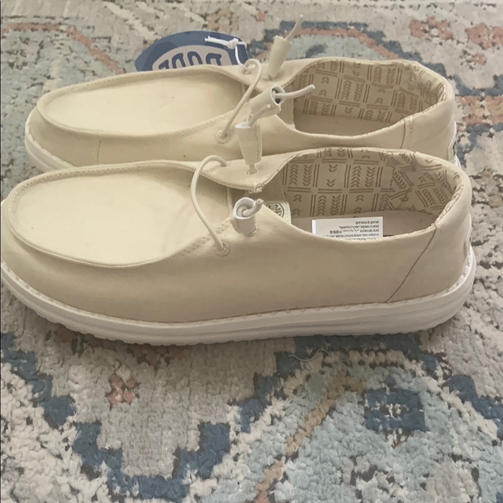 Hey Dude Off-White Loafers - Picture 2 of 5